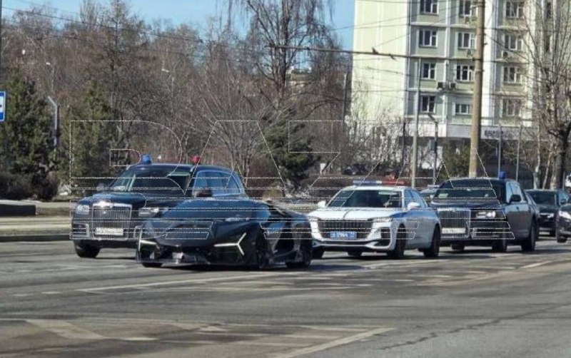 Необычный кортеж с Lamborghini и Aurus заметили в Москве