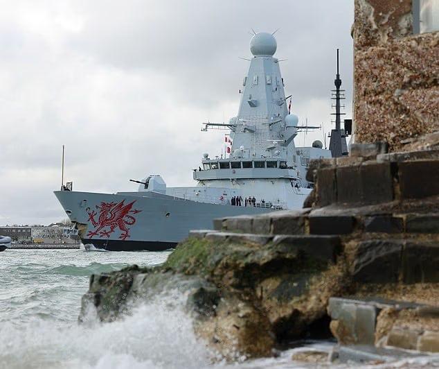 Британский эсминец Dragon задерживается в пути к Кипру после удара иранского БПЛА