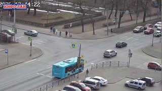 Школьник попал под машину в Петербурге