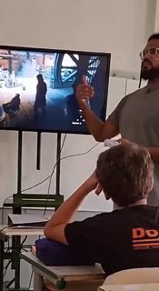 Учитель использует Assassin's Creed для урока истории