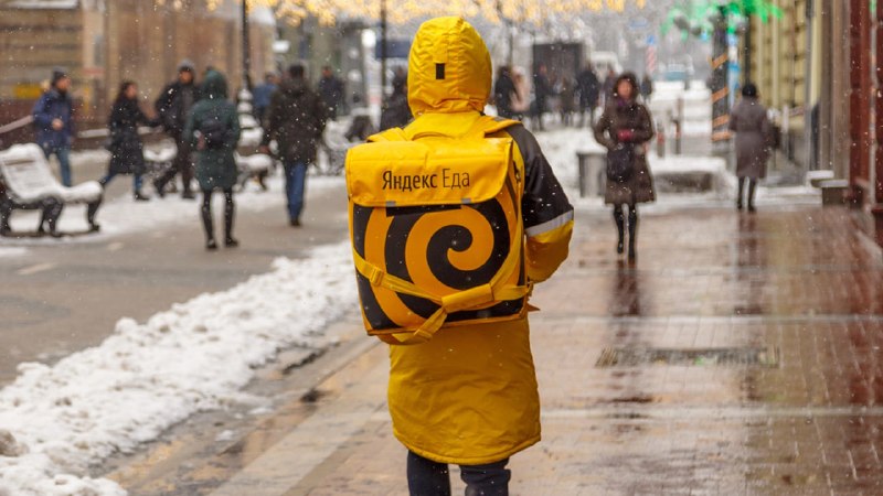 Зарплаты курьеров превысили доходы специалистов с дипломами