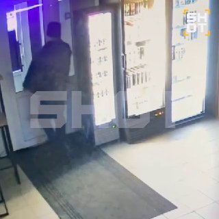 Воришка разбил украденный компьютер на крыльце