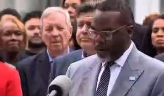 Мэр Чикаго назвал тюремное заключение расизмом и аморальным