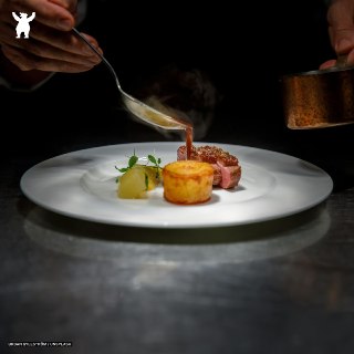 Зарплаты в общепите выросли на 36% за год