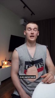 Карикатура на конфликт селлеров и маркетплейсов с налоговой