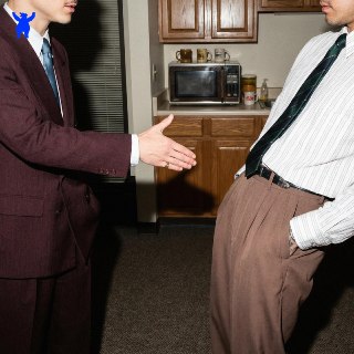 Большинство россиян не хотят дружить с начальством