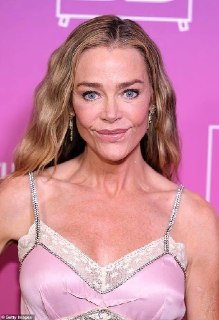 Пластика испортила внешность Дениз Ричардс