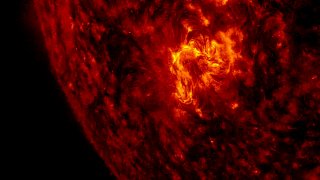 Сильная солнечная вспышка может ударить по Земле 1 апреля