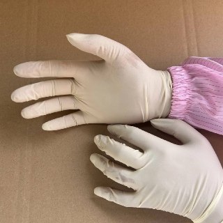 Микропластик в природе оказался следом с перчаток ученых