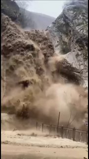 Аномальные ливни и наводнение на Северном Кавказе: кадры разрушений и работа спасателей