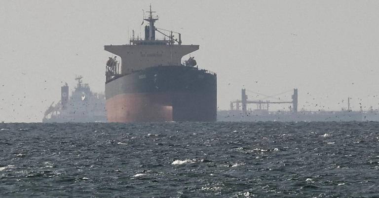 Иран планирует ввести сбор за проход судов через Ормузский пролив и выйти из договора о ядерном оружии