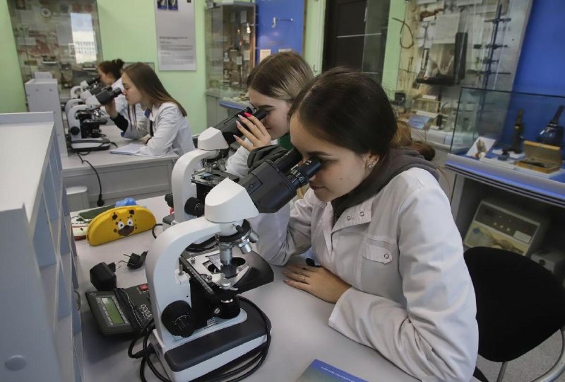 «Единая Россия» построит 1000 молодежных лабораторий к 2030 году