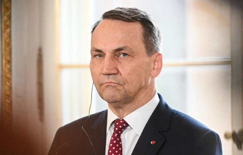 Сикорский пошутил об окончании конфликта с президентом Польши