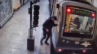Зацепер получил 9 суток ареста за поездку на сцепке в московском метро