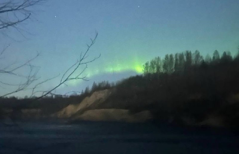 Северное сияние появилось в небе над Питером и Ленобластью