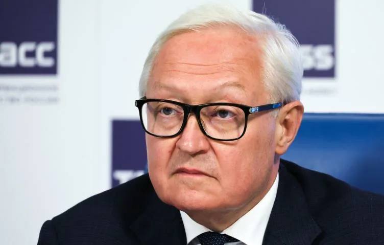 Замглавы МИД РФ Рябков: мир сотрясает кризис из-за ставки США на силу