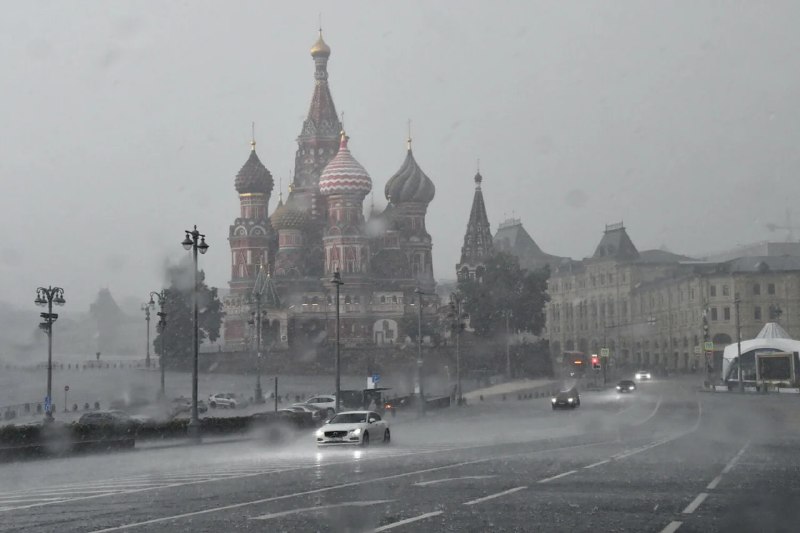 Сильный ливень и похолодание ожидаются в Москве в воскресенье