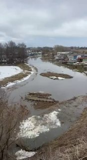 В Суздале уплыл мост из-за разлива реки