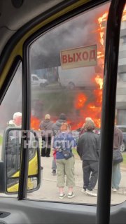 Пожар в торговом центре Калининграда: горят три этажа и автомобили