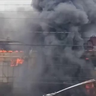 Площадь пожара выросла до 1000 кв. м