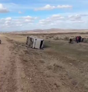 Автобус с 50 пассажирами перевернулся в Казахстане: 30 человек в больницах