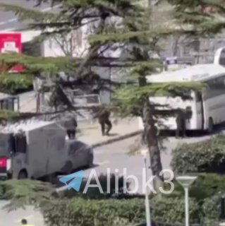 Кадры с места стрельбы у генконсульства Израиля в Стамбуле