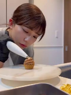 Японская порноактриса стала профессиональным шеф-поваром