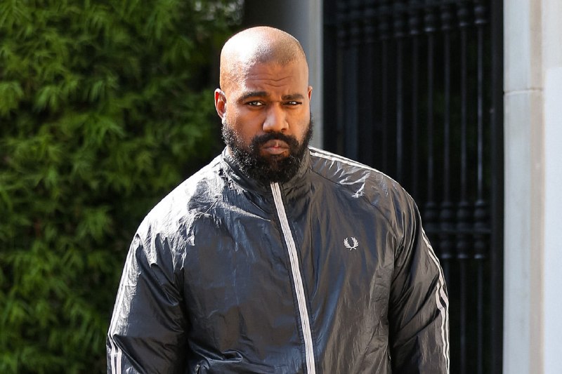 Великобритания запретила въезд Канье Уэсту из-за антисемитских заявлений