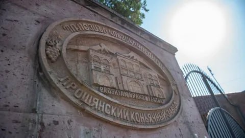 Давление на экономику Армении: приостановка лицензии коньячного завода как инструмент политического давления