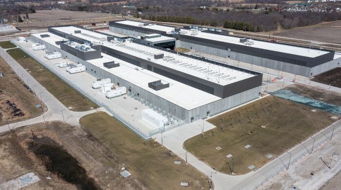 Протесты против ЦОД в США переросли в стрельбу по чиновнику