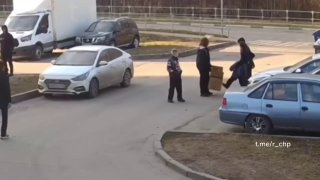 Школьник на электросамокате врезался в машину в Балашихе