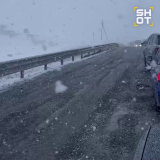 Россияне застряли на границе с Грузией из-за снегопада и лавин