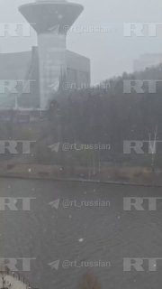 Снег пошёл в Москве