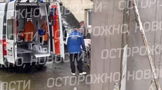 Из редакции «Новой газеты» вынесли мужчину на носилках