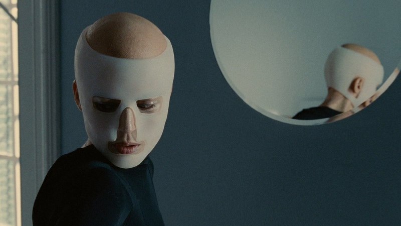 Рецензия на фильм Педро Альмодовара «Кожа, в которой я живу»