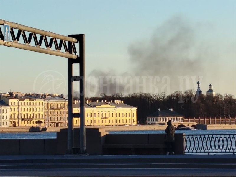 Подозрительный дым в центре Петербурга: обстоятельства уточняются