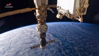 Космонавты ответили на вопросы о жизни в скафандре и на МКС