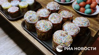 Как доставляют пасхальные куличи на передовую