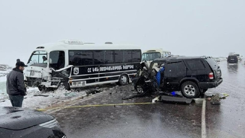 В Армении ДТП с участием кортежа Пашиняна: один погиб, 12 пострадали