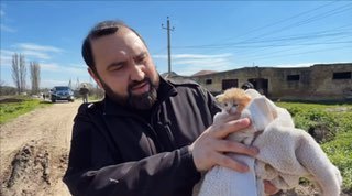 Депутат спас котенка во время объезда затопленного села в Дагестане