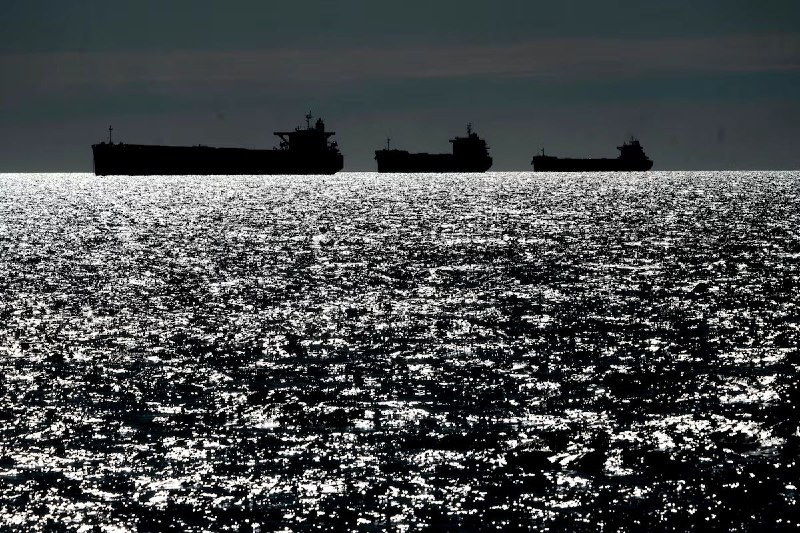 Британия и Эстония не готовы задерживать российские танкеры из-за риска войны