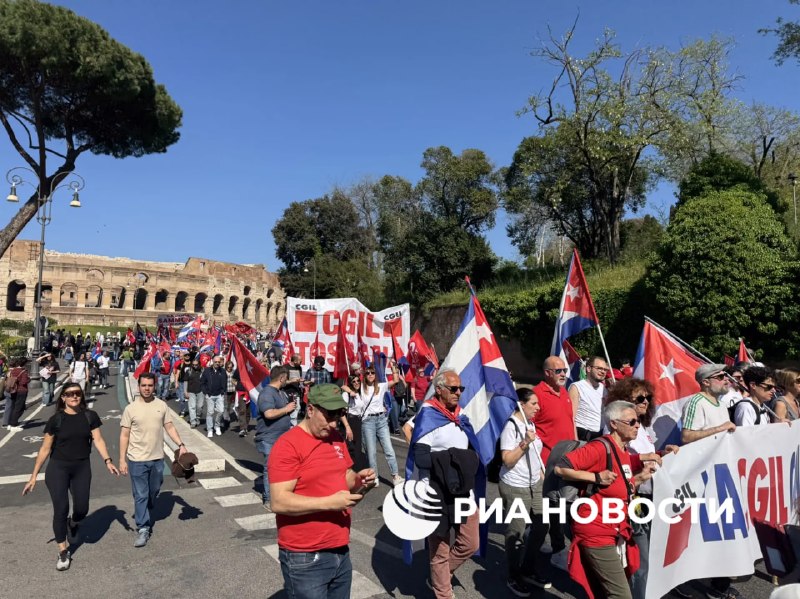Массовый митинг в поддержку Кубы и Палестины прошел в Риме
