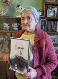 Подвиг летчика Мамкина: посадка горящего самолета с детьми на лед