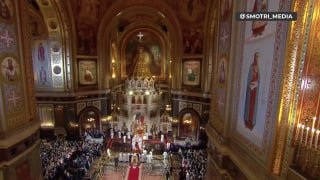 Благодатный огонь передали храму Христа Спасителя