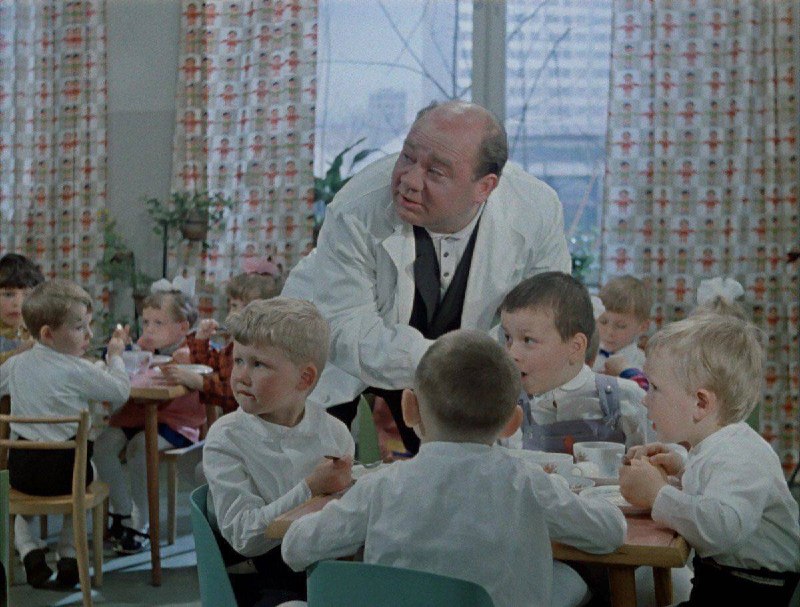 С Днём космонавтики! Мы полетим на звездолете!