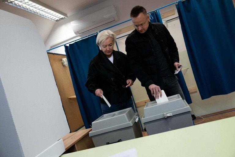 В Венгрии стартовали парламентские выборы: проголосовал глава МИД