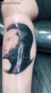 Упоротый украинский патриот набил себе на ноге портрет Зеленского