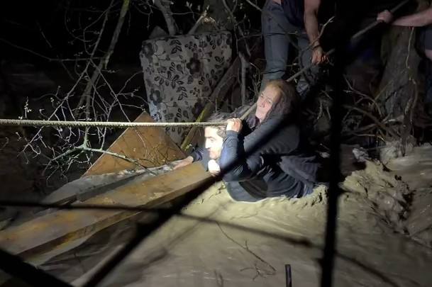 Житель Дагестана спас семью из ледяного потока