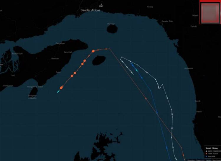 Танкеры у острова Ларак: два судна разворотились из-за угрозы