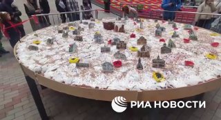 Гигантский кулич испекли в Крыму